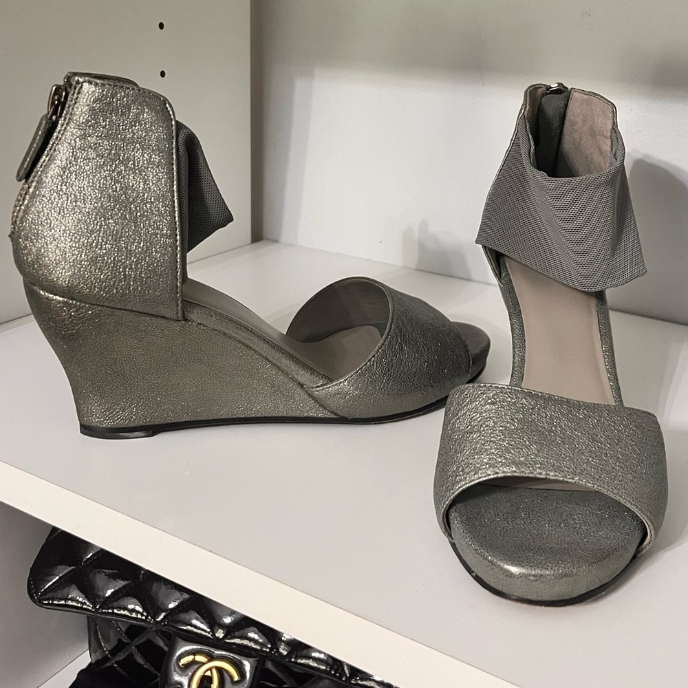 Eileen fisher 7.5 heels wedge metallic grey corona